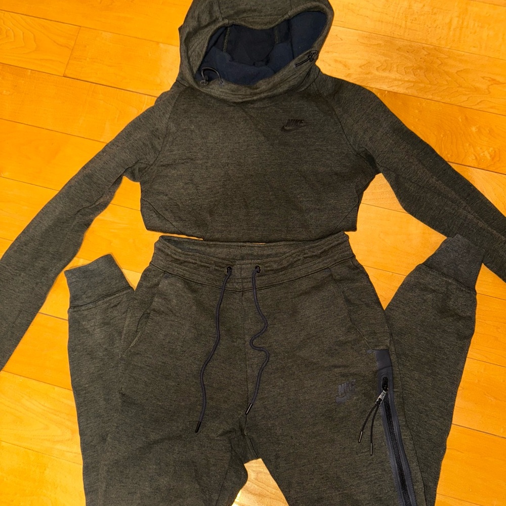 SET - Nike Olive Green Hoodie and Joggers Set
